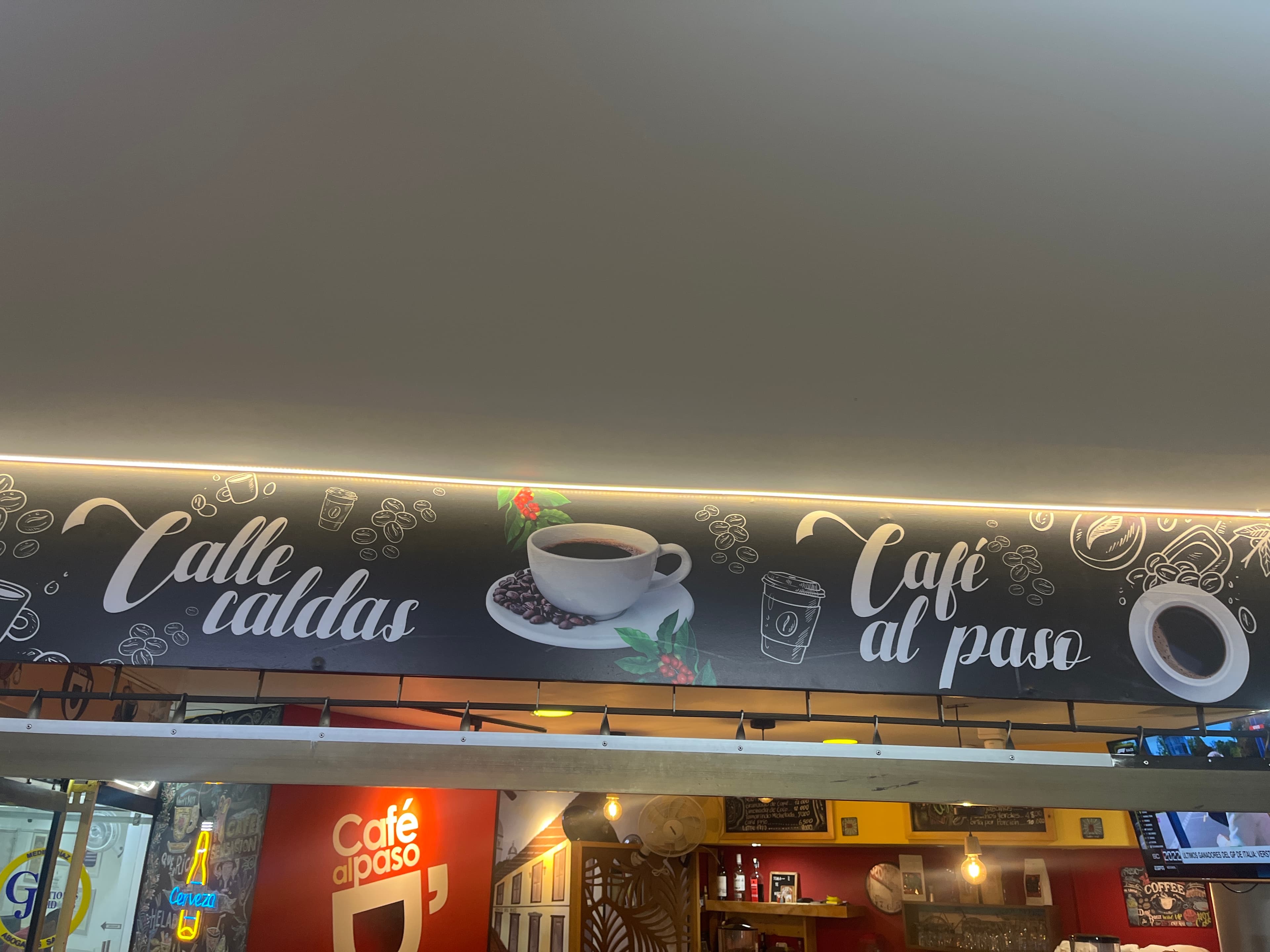 Logo de Café al paso banco de Caldas